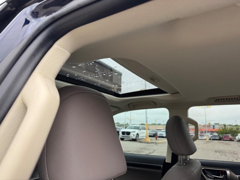 Lexus GX Vehicle Full-screen Gallery Image 12