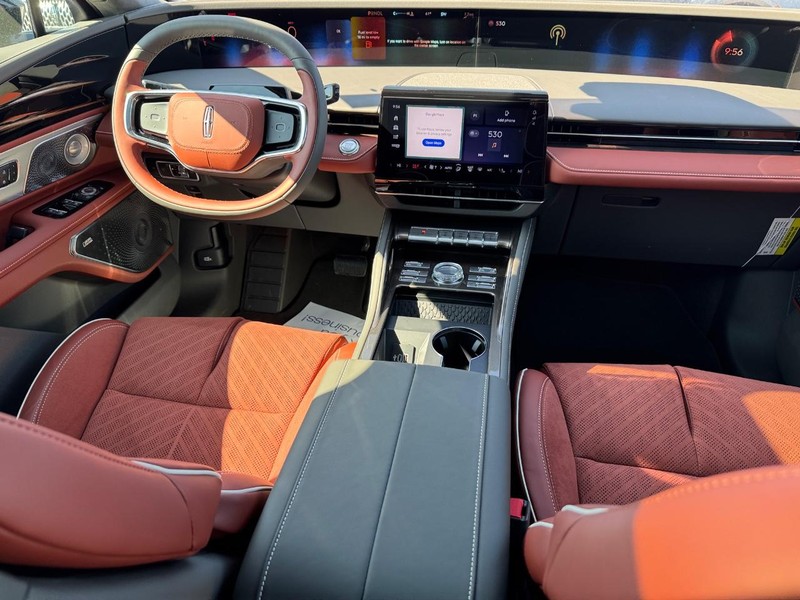 Lincoln Nautilus Vehicle Full-screen Gallery Image 14