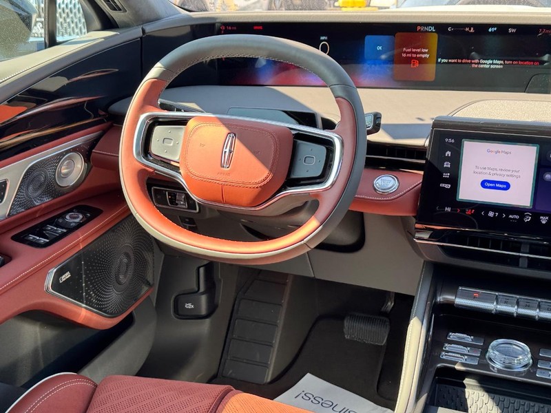 Lincoln Nautilus Vehicle Full-screen Gallery Image 15
