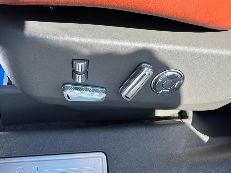 Lincoln Nautilus Vehicle Full-screen Gallery Image 18