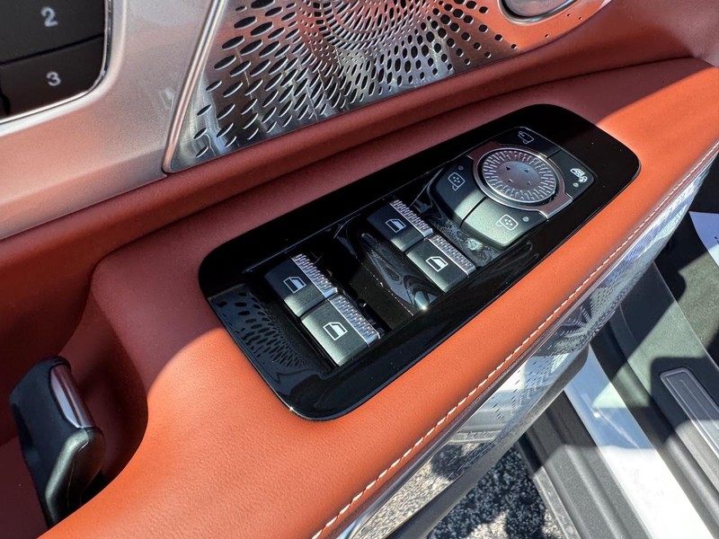Lincoln Nautilus Vehicle Full-screen Gallery Image 19