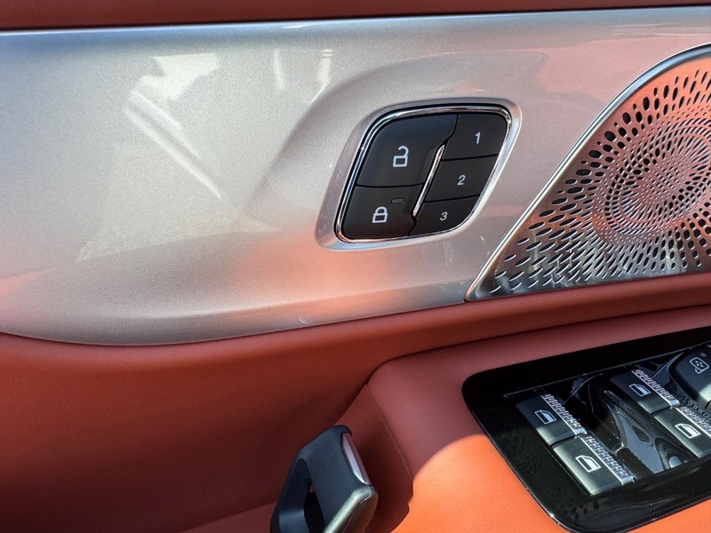Lincoln Nautilus Vehicle Full-screen Gallery Image 20