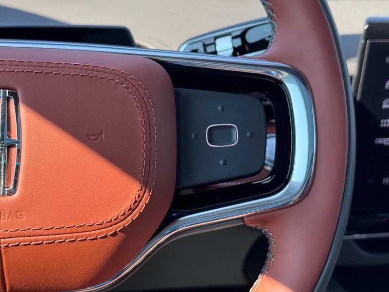 Lincoln Nautilus Vehicle Full-screen Gallery Image 23
