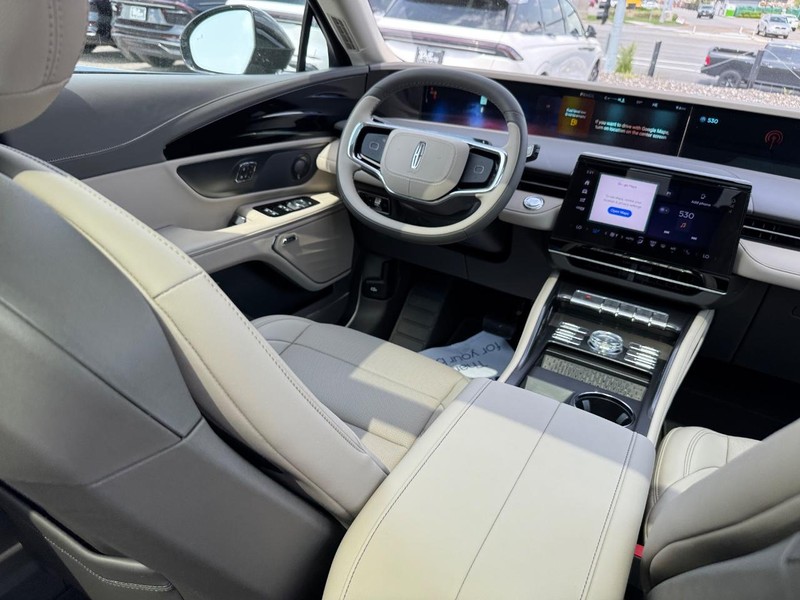 Lincoln Nautilus Vehicle Full-screen Gallery Image 14