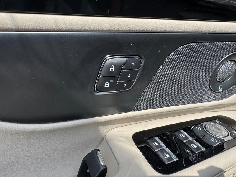 Lincoln Nautilus Vehicle Full-screen Gallery Image 18