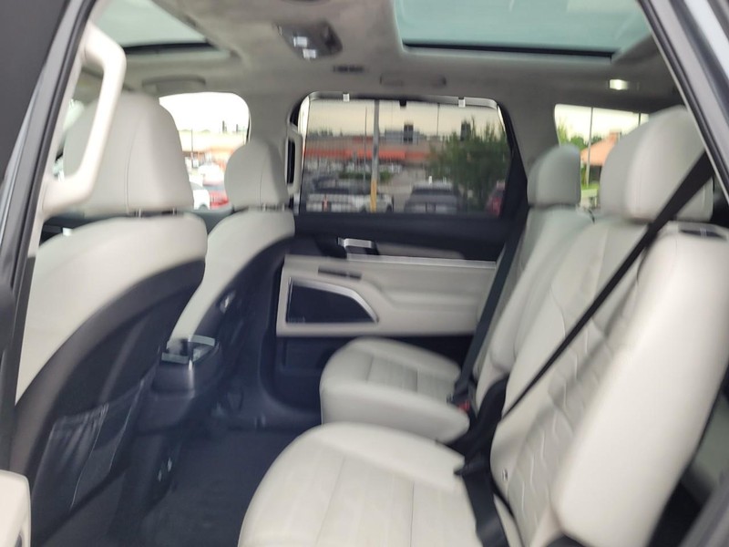 Kia Telluride Vehicle Full-screen Gallery Image 11