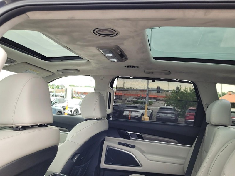Kia Telluride Vehicle Full-screen Gallery Image 12