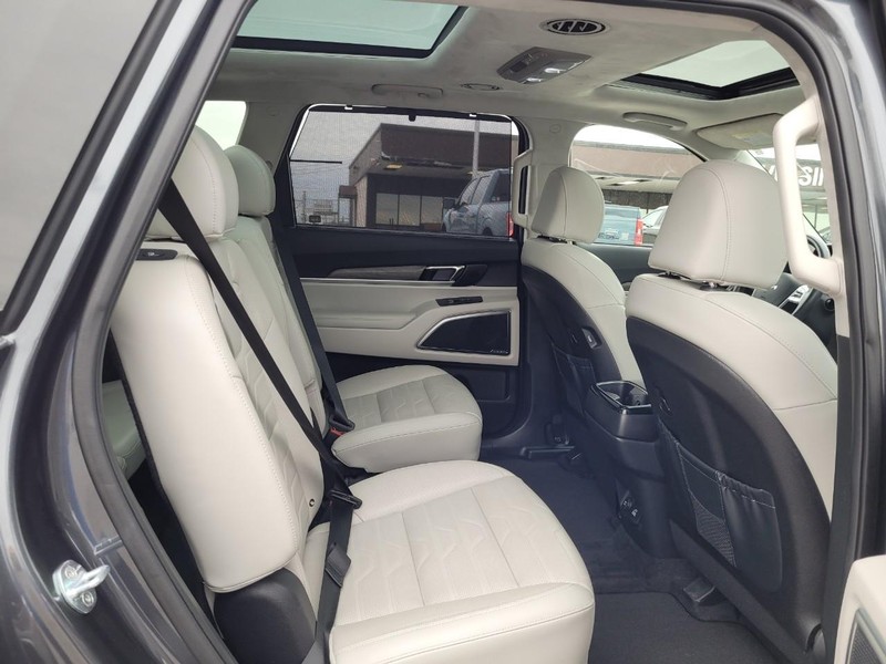 Kia Telluride Vehicle Full-screen Gallery Image 15