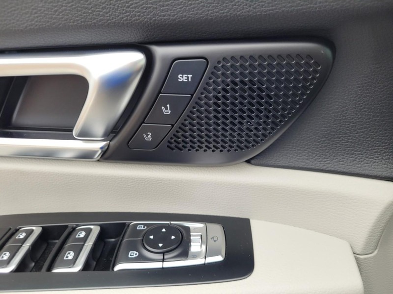 Kia Telluride Vehicle Full-screen Gallery Image 24