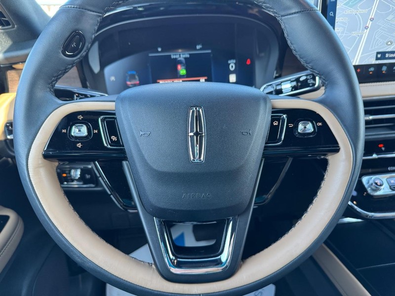 Lincoln Corsair Vehicle Full-screen Gallery Image 19