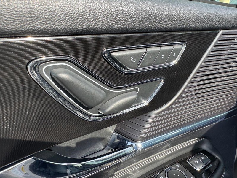 Lincoln Corsair Vehicle Full-screen Gallery Image 18