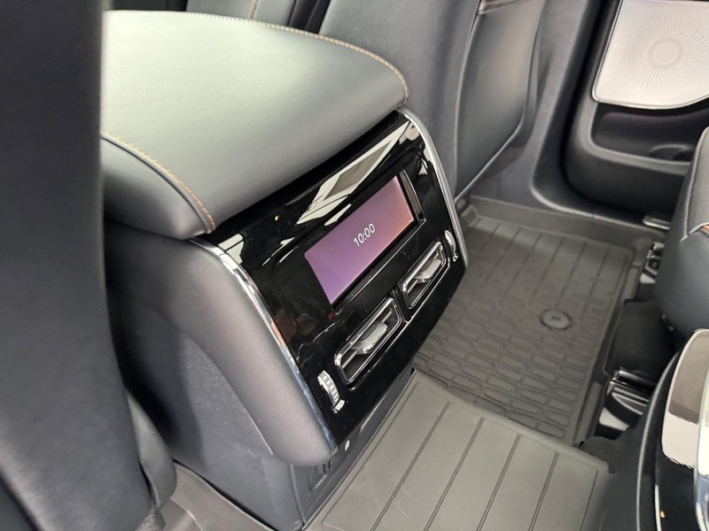 Lincoln Aviator Vehicle Full-screen Gallery Image 13