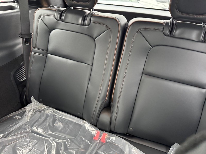Lincoln Aviator Vehicle Full-screen Gallery Image 14