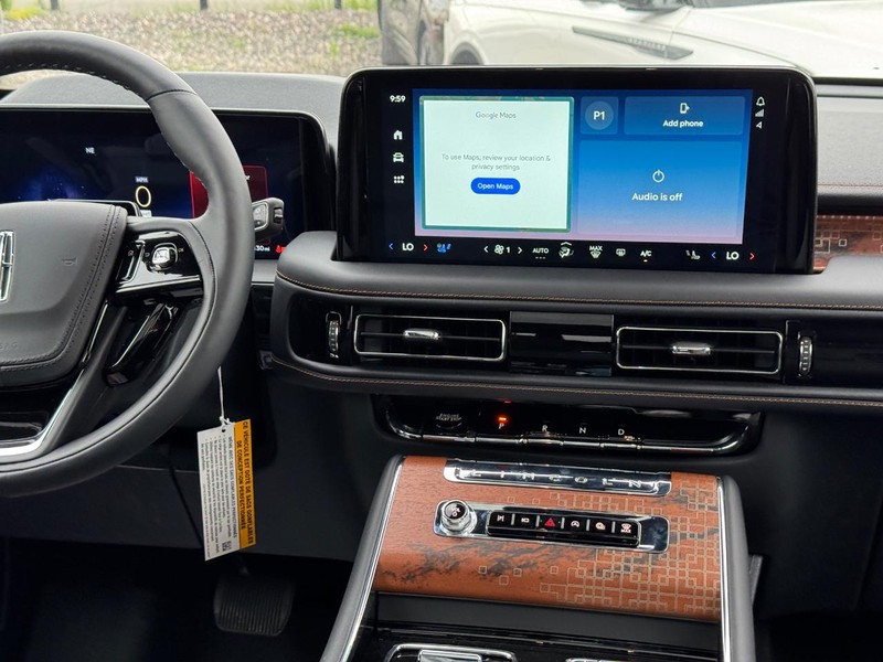 Lincoln Aviator Vehicle Full-screen Gallery Image 18