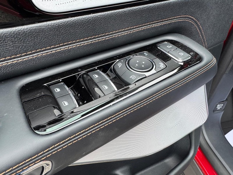 Lincoln Aviator Vehicle Full-screen Gallery Image 21