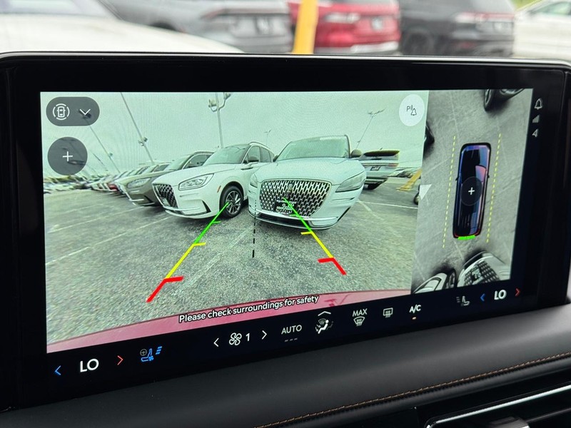 Lincoln Aviator Vehicle Full-screen Gallery Image 27