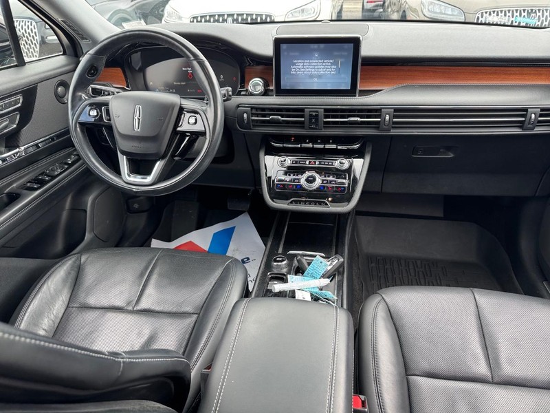 Lincoln Corsair Vehicle Full-screen Gallery Image 15