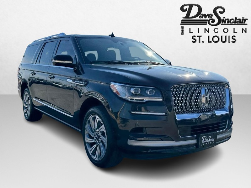 Lincoln Navigator L Vehicle Full-screen Gallery Image 03