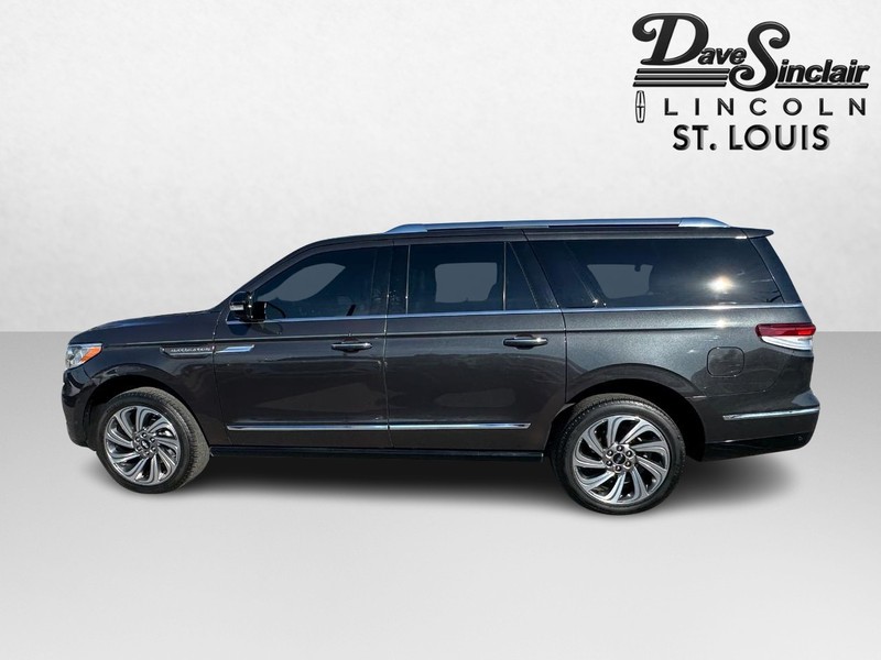 Lincoln Navigator L Vehicle Full-screen Gallery Image 09