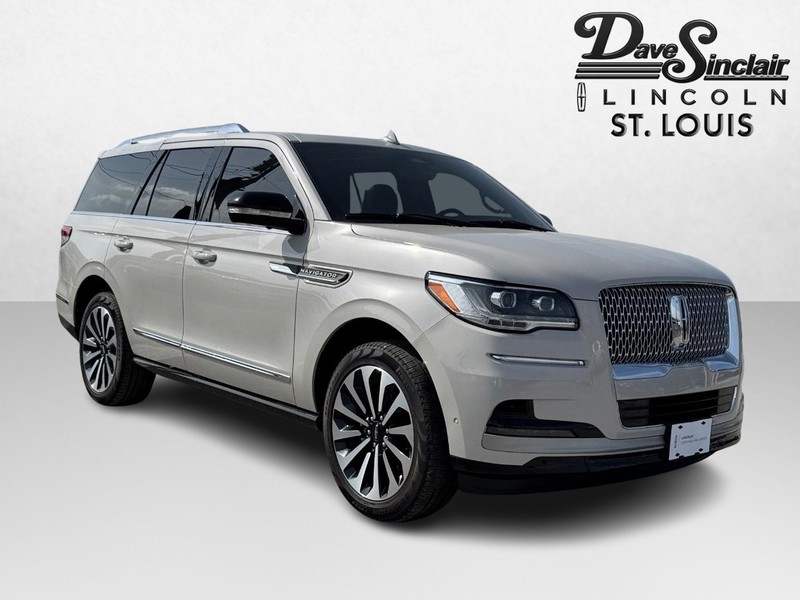 Lincoln Navigator Vehicle Full-screen Gallery Image 03