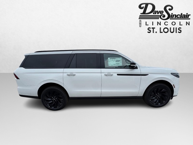 Lincoln Navigator L Vehicle Full-screen Gallery Image 04