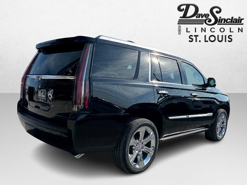 Cadillac Escalade Vehicle Full-screen Gallery Image 05