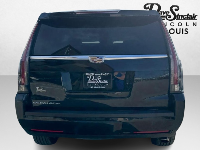 Cadillac Escalade Vehicle Full-screen Gallery Image 06