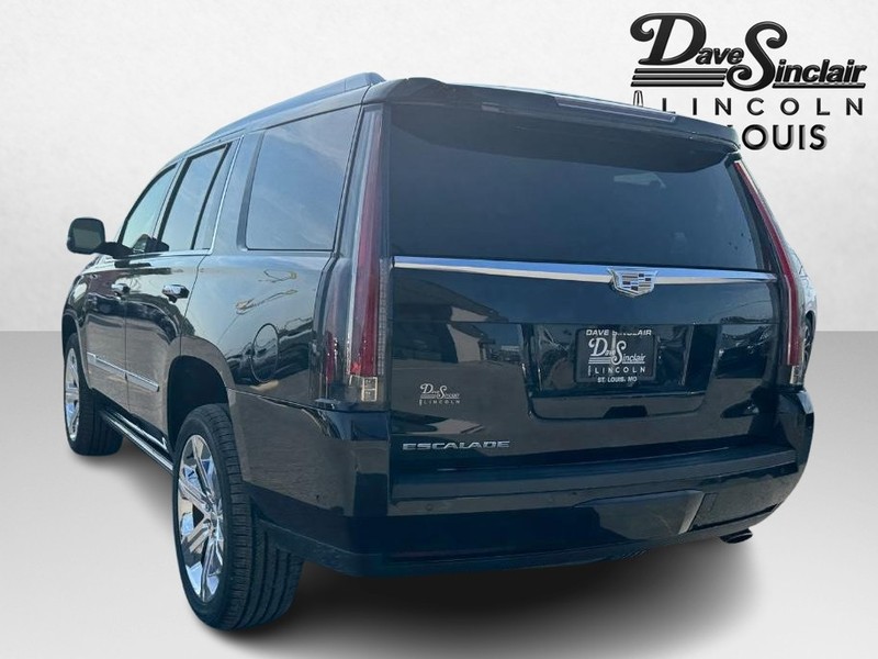 Cadillac Escalade Vehicle Full-screen Gallery Image 07
