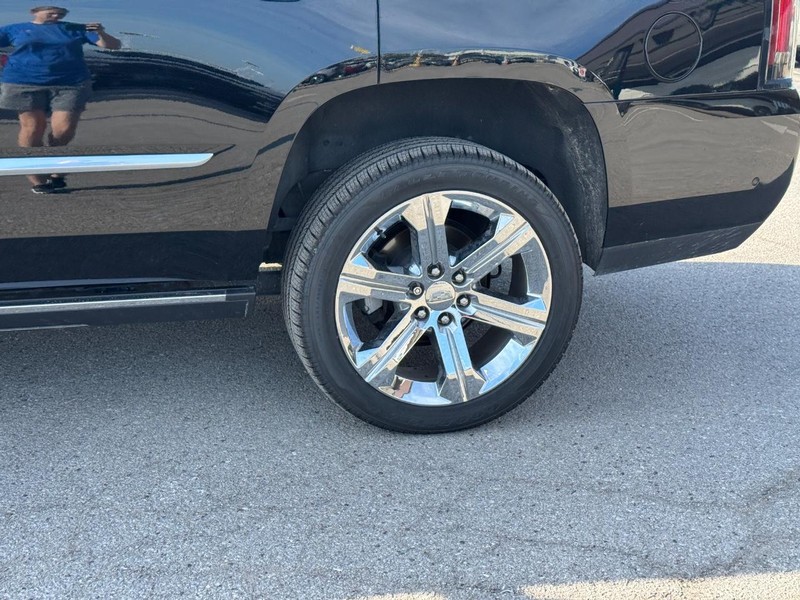Cadillac Escalade Vehicle Full-screen Gallery Image 10