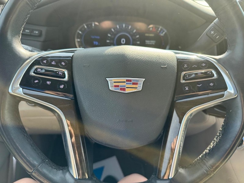 Cadillac Escalade Vehicle Full-screen Gallery Image 23