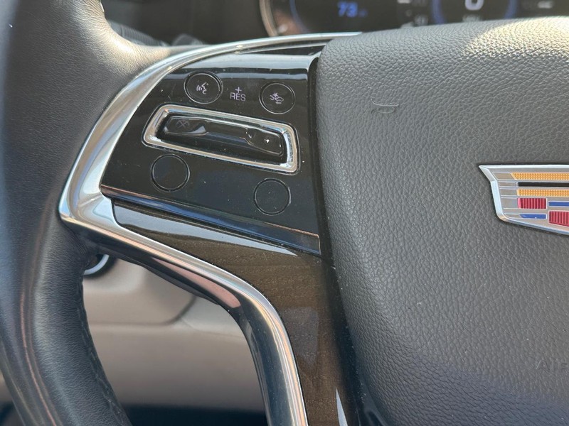 Cadillac Escalade Vehicle Full-screen Gallery Image 24