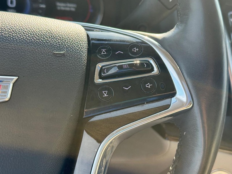 Cadillac Escalade Vehicle Full-screen Gallery Image 25