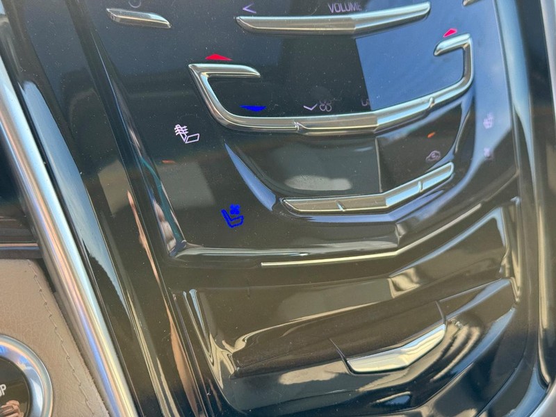 Cadillac Escalade Vehicle Full-screen Gallery Image 26