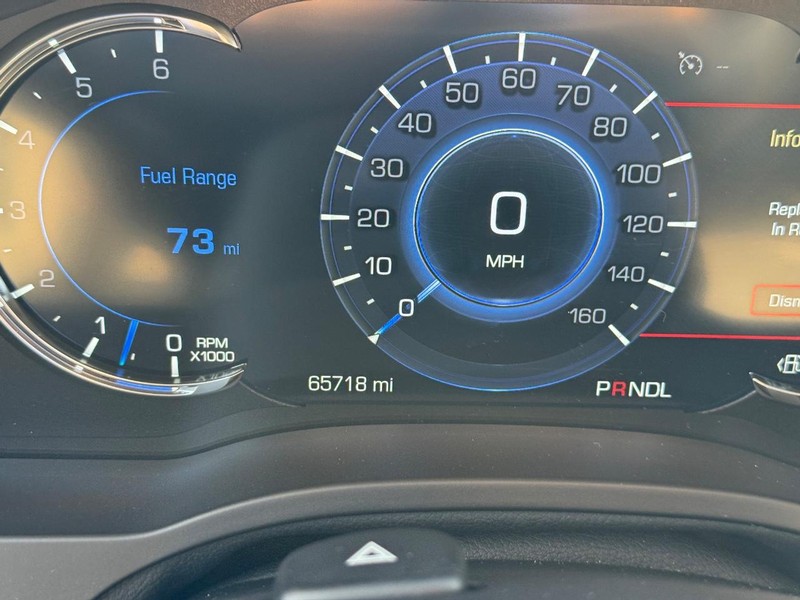 Cadillac Escalade Vehicle Full-screen Gallery Image 28