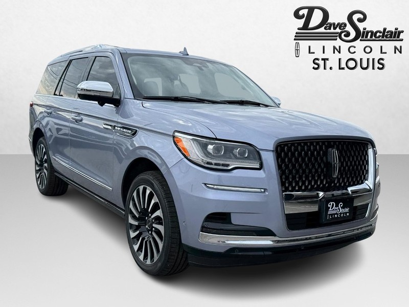 Lincoln Navigator Vehicle Full-screen Gallery Image 03
