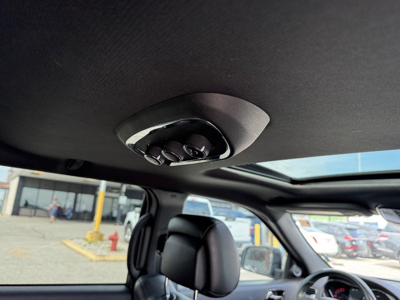 Dodge Durango Vehicle Full-screen Gallery Image 14