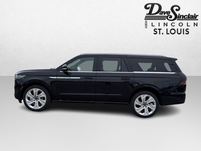 Lincoln Navigator L Vehicle Full-screen Gallery Image 09