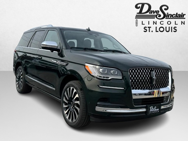 Lincoln Navigator Vehicle Full-screen Gallery Image 03