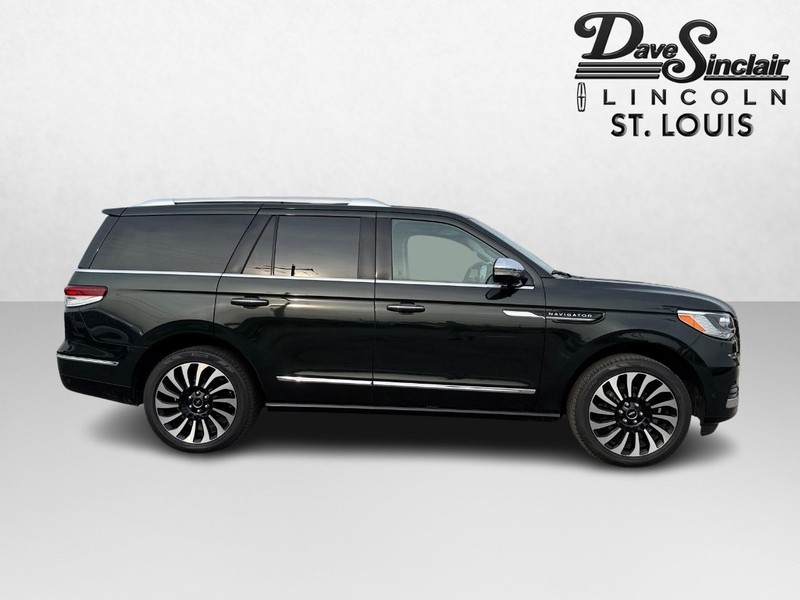 Lincoln Navigator Vehicle Full-screen Gallery Image 04