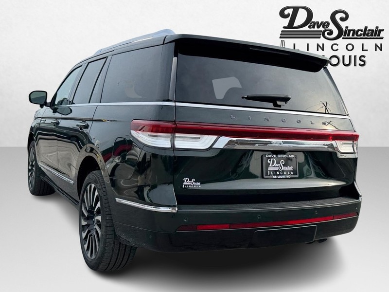 Lincoln Navigator Vehicle Full-screen Gallery Image 07