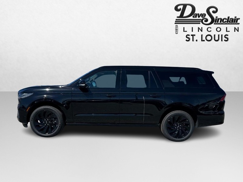 Lincoln Navigator L Vehicle Full-screen Gallery Image 09