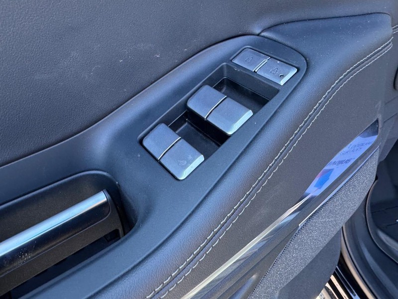 Lincoln Navigator L Vehicle Full-screen Gallery Image 21