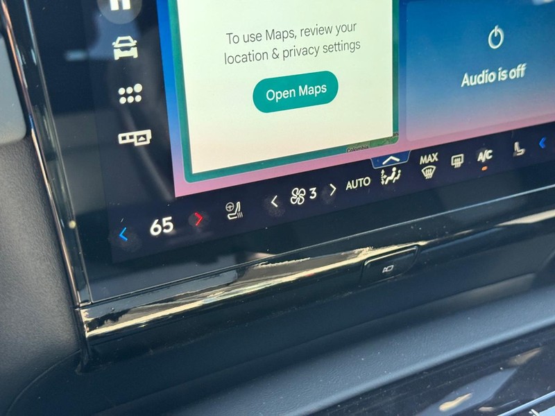 Lincoln Navigator L Vehicle Full-screen Gallery Image 25