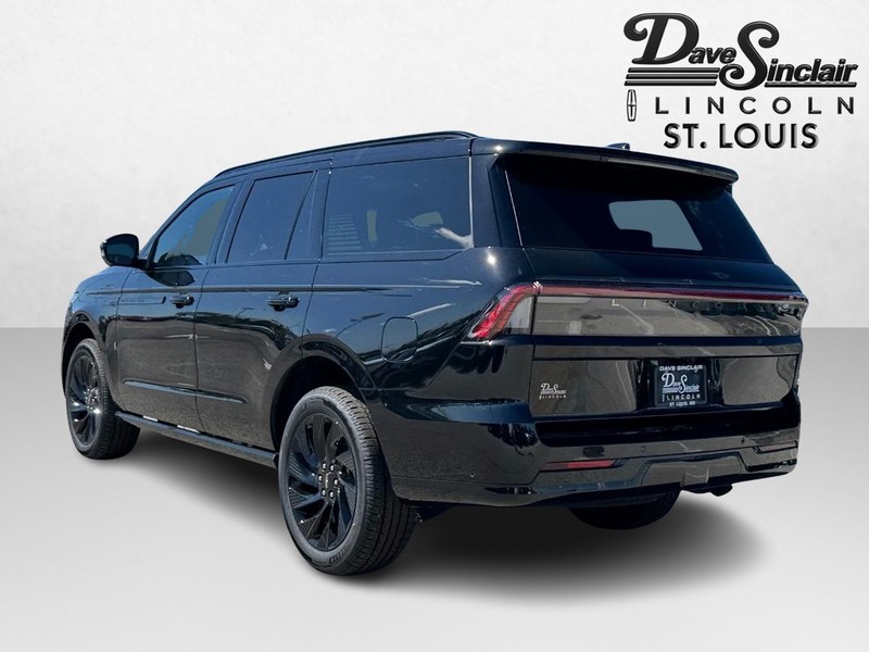 Lincoln Navigator Vehicle Full-screen Gallery Image 07
