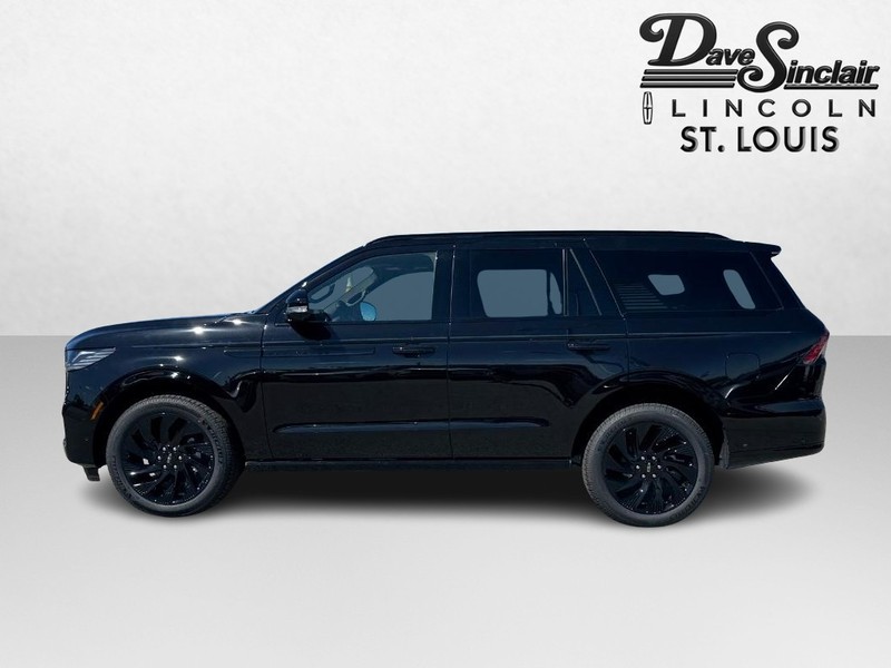 Lincoln Navigator Vehicle Full-screen Gallery Image 09