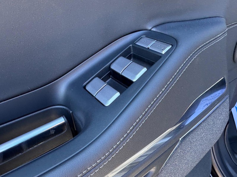 Lincoln Navigator Vehicle Full-screen Gallery Image 21