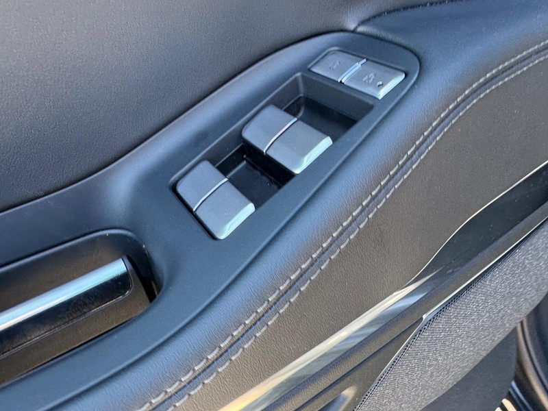 Lincoln Navigator Vehicle Full-screen Gallery Image 21