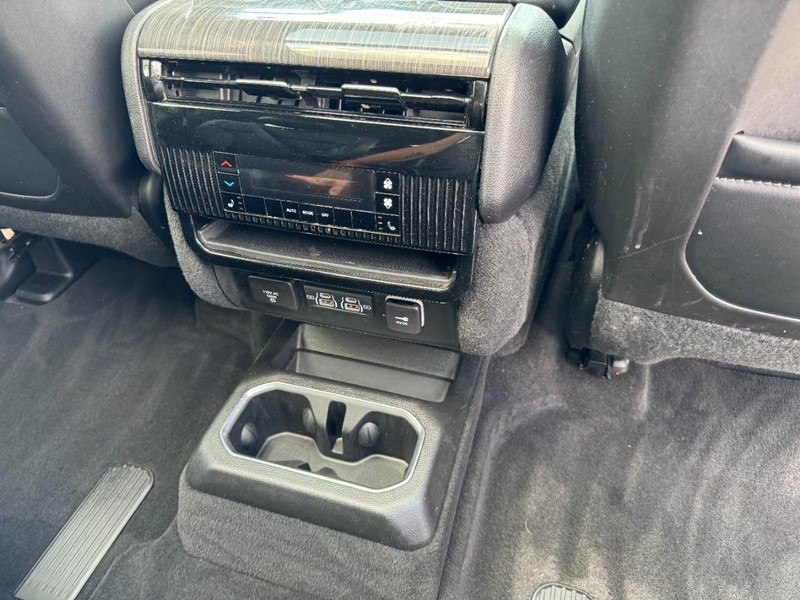 Jeep Wagoneer Vehicle Full-screen Gallery Image 16