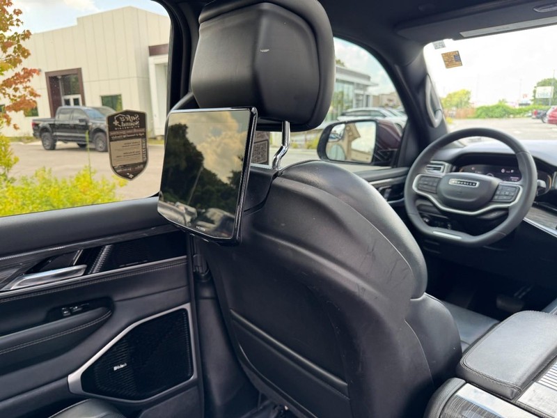 Jeep Wagoneer Vehicle Full-screen Gallery Image 17