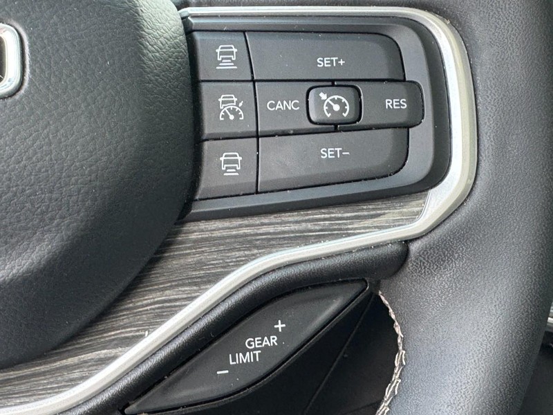 Jeep Wagoneer Vehicle Full-screen Gallery Image 20